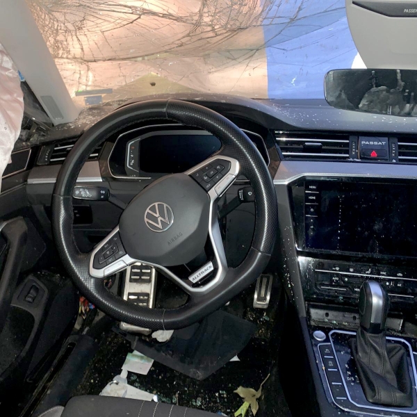 VW Passat VIII Alltrack facelift 2.0 TDI 147 киловата 190 конски сили. Автоматична скоростна кутия.18 цолови джанти