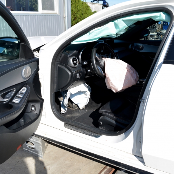 Mercedes C class W205 AMG optik 180 CDI 85 киловата 116 конски сили. Код на мотора R9MA50. Ръчна скоростна кутия 6 степенна. 17 цолови джанти