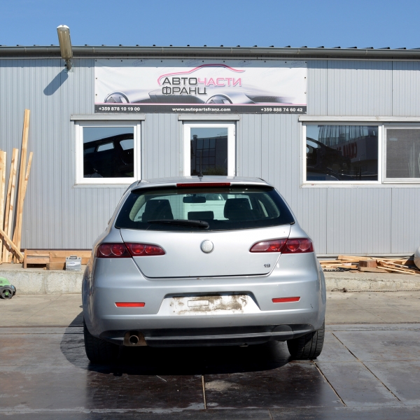 Alfa Romeo 159 1.9JTD 16V 110 киловата 150 конски сили. Ръчна скоростна кутия 6 степенна. Алуминиеви джанти 16 цола