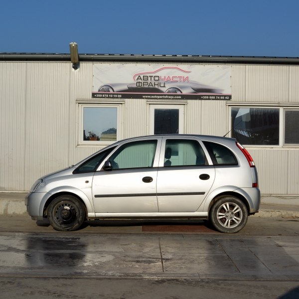 Opel Meriva A 1.6 i 64 киловата 87 конски сили. Тип на мотора Z16SE. Ръчна скороистна кутия 5 степенна. 15 цолови джанти.