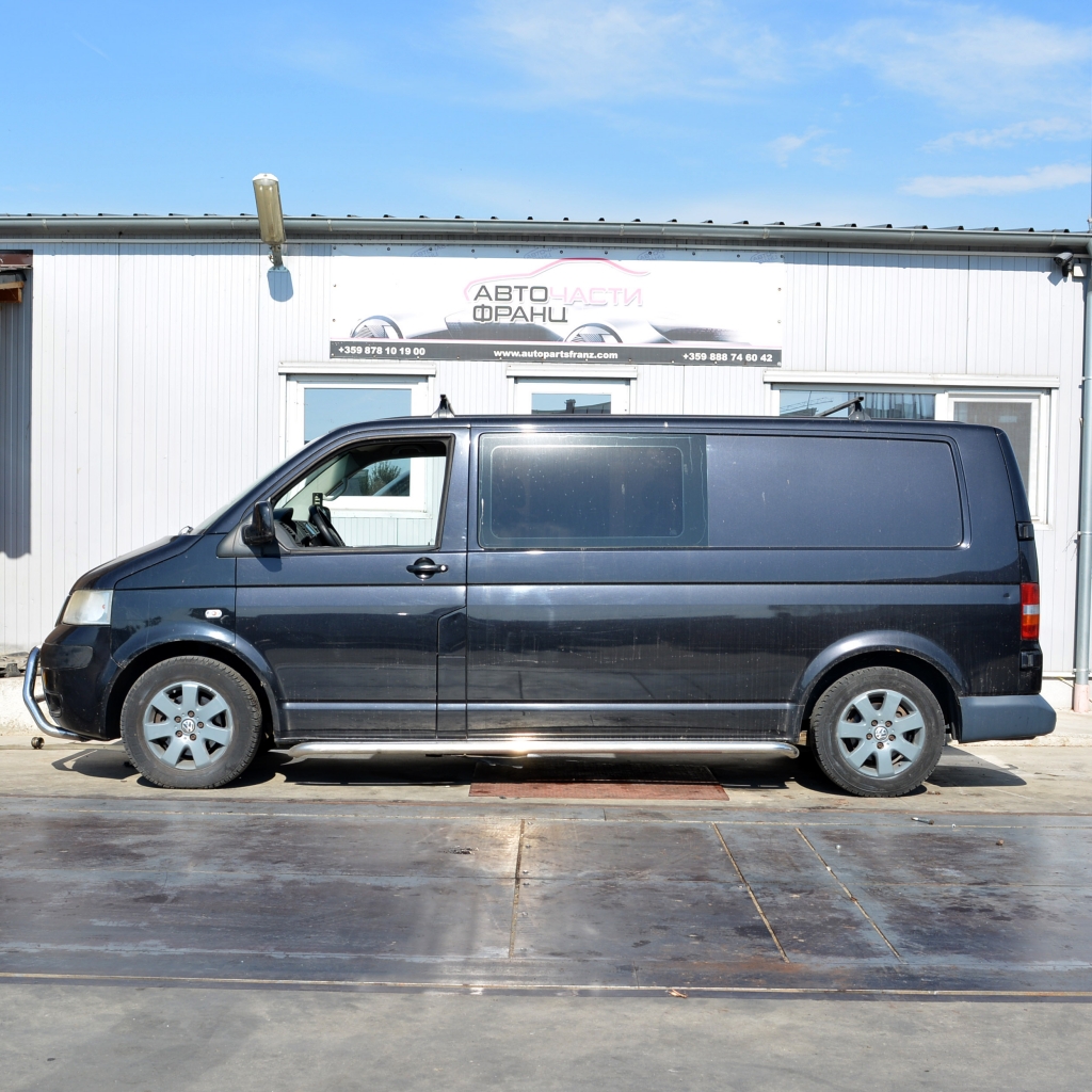 VW Transporter 2.5 TDI 96 киловата 130 конски сили. Автоматична скоростна кутия. 16 цолови джанти.