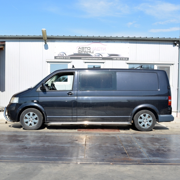 VW Transporter 2.5 TDI 96 киловата 130 конски сили. Автоматична скоростна кутия. 16 цолови джанти.