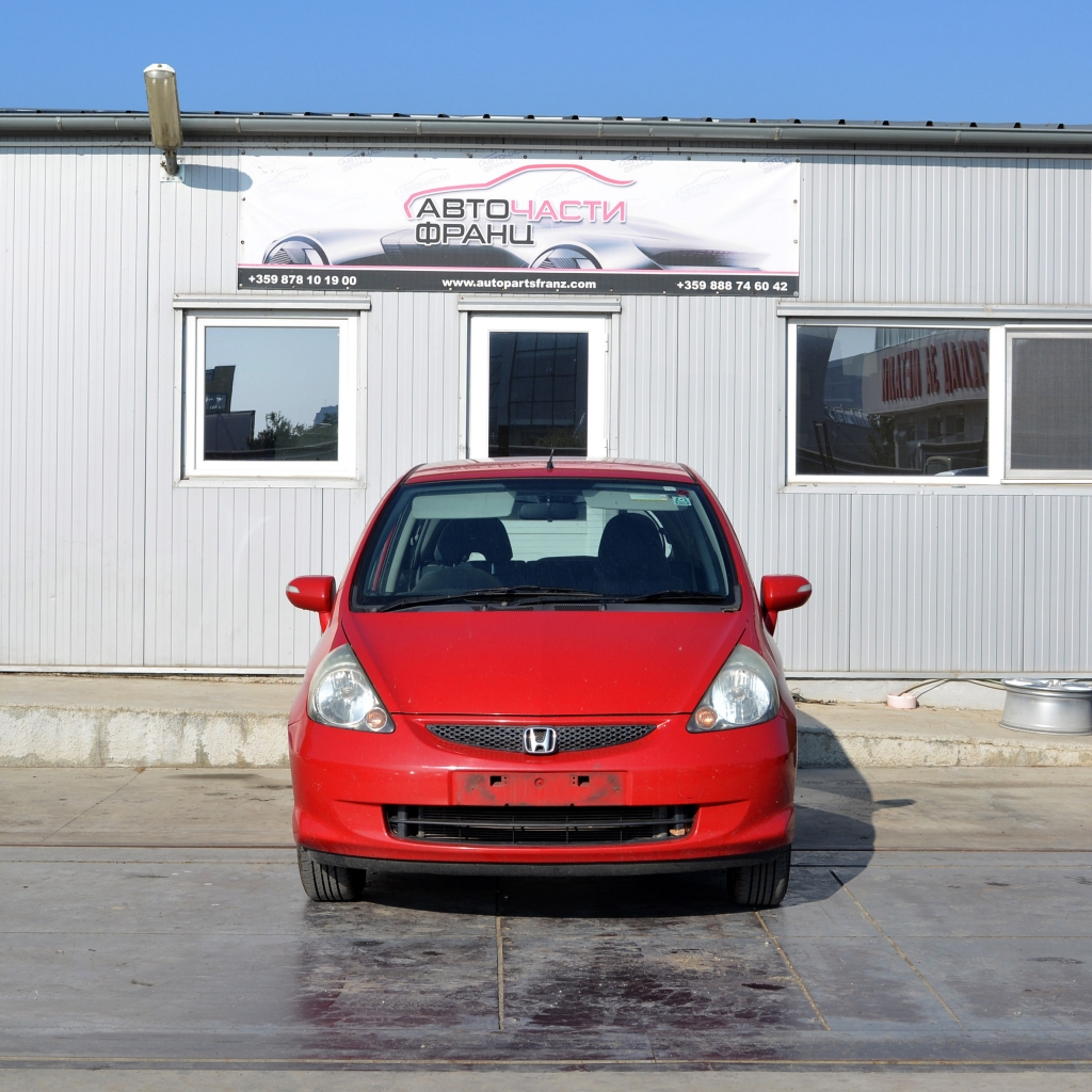 Honda jazz 1.3 i 61 киловата  83 конски сили. Ръчна скоростна кутия 5 степенна . Код на мотора L13A .15 цолови джанти