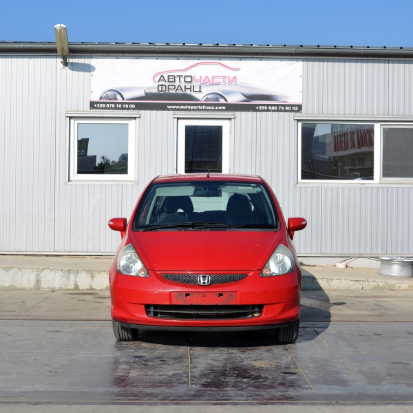 Honda jazz 1.3 i 61 киловата  83 конски сили. Ръчна скоростна кутия 5 степенна . Код на мотора L13A .15 цолови джанти