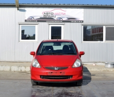 Honda jazz 1.3 i 61 киловата  83 конски сили. Ръчна скоростна кутия 5 степенна . Код на мотора L13A .15 цолови джанти  Honda jazz 1.3 i 61 киловата  83 конски сили. Ръчна скоростна кутия 5 степенна . Код на мотора L13A .15 цолови джанти