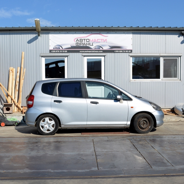 Honda Jazz 1.3 i 61 киловата 83 конски сили. Код на мотора L13A1. 14 цолови джанти