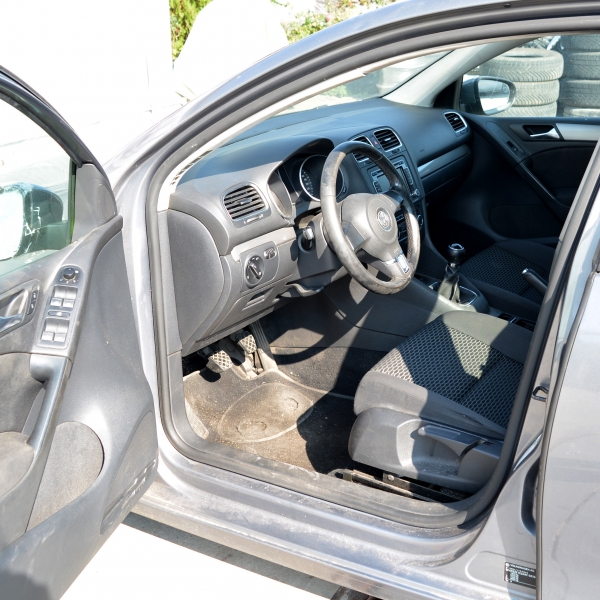 VW Golf 6 1.6 TDI 77 киловата 105 конски сили. Код на мотора CAY. Ръчна скоростна кутия 5 степенна.