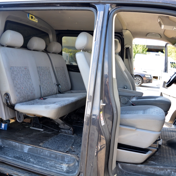 VW Transporter 2.5 TDI 96 киловата 130 конски сили. Автоматична скоростна кутия. 16 цолови джанти.
