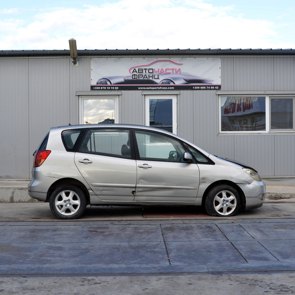 Toyota Corolla Verso 2.0 D-4D 66 киловата 90 конски сили. Код на мотора 1CD. Ръчна скоростна кутия 5 степенна. 15 цолови джанти