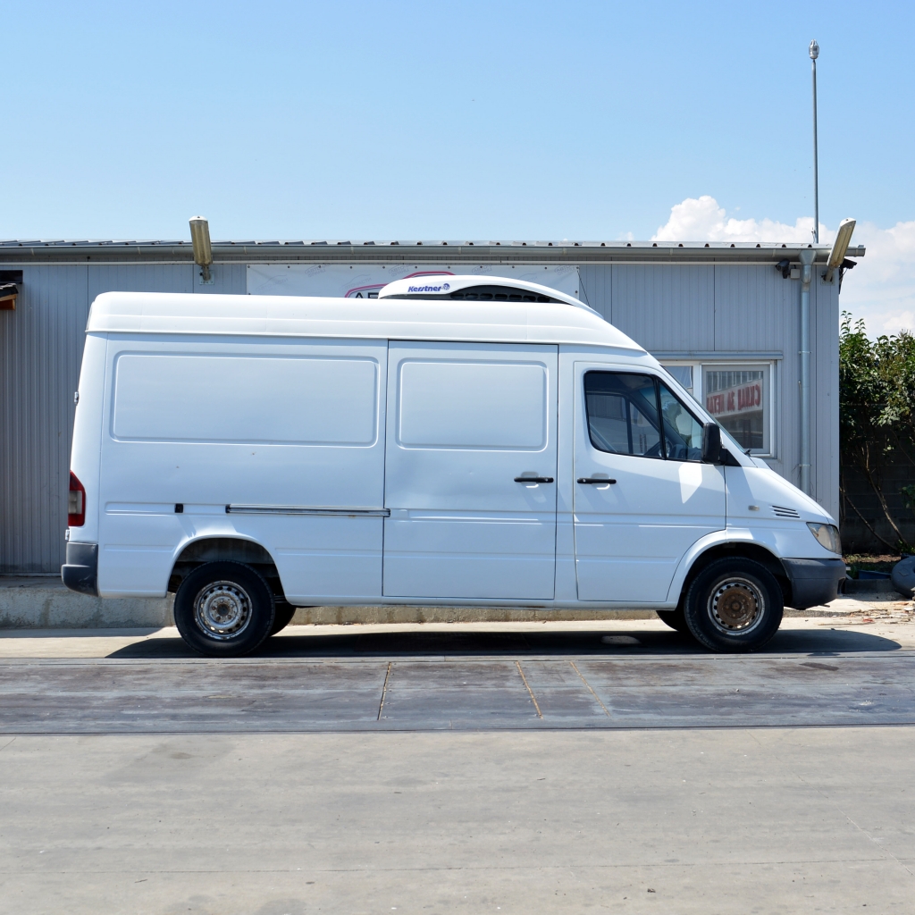 Mercedes Sprinter 313 2.2CDI 95 киловата. 130 конски сили. Код на мотора 903662.Ръчна скоростна кутия 5 степенна. 15 цолови джанти