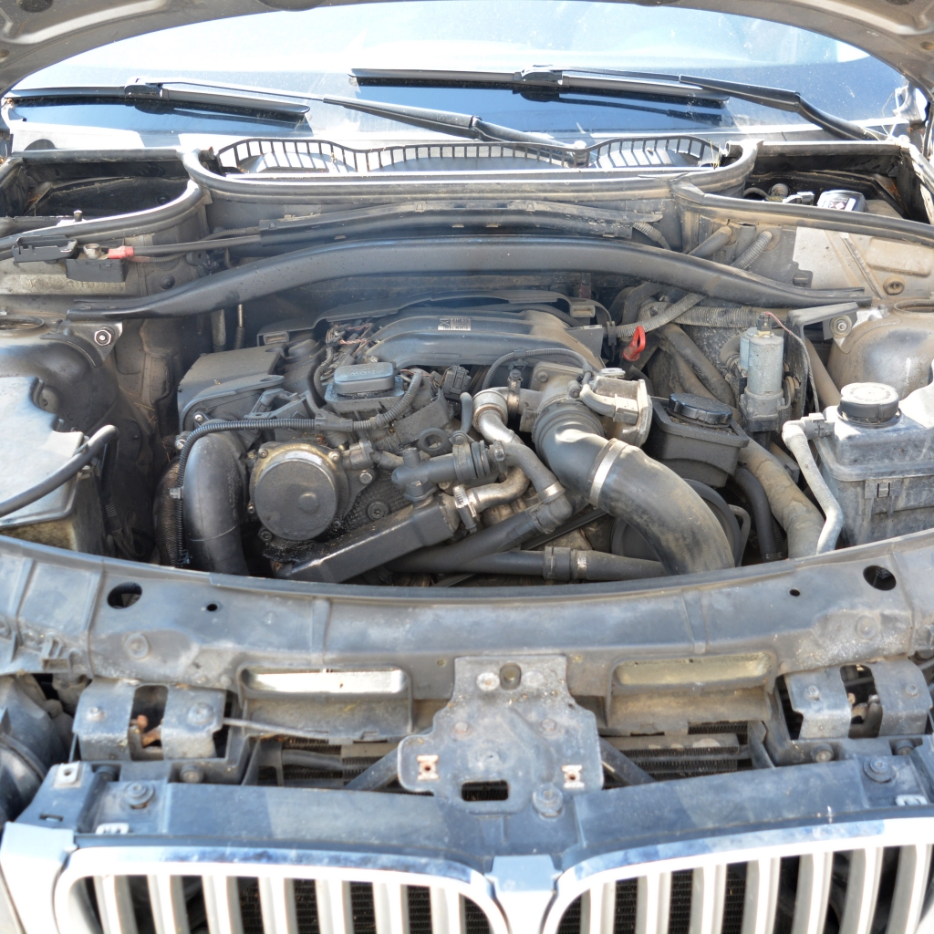 BMW X3 E83 2.0 D 110 киловата 150 конски сили. Код на мотора 204D4. Ръчна скоростна кутия 6 степена. Алуминиеви джанти 17 цола