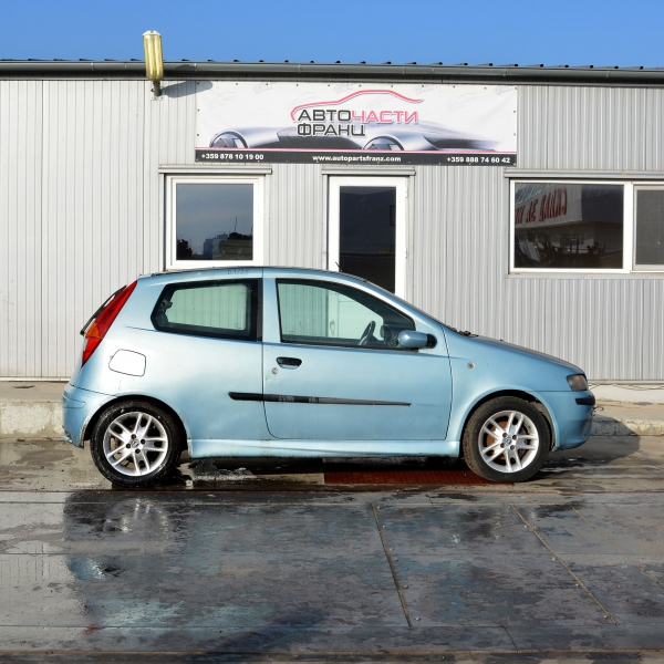 Fiat Punto 1.8 i 96 киловата 130 конски сили. Код на мотора 183А1000. Ръчна скоростна кутия 6 степенна.15 цолови джанти.