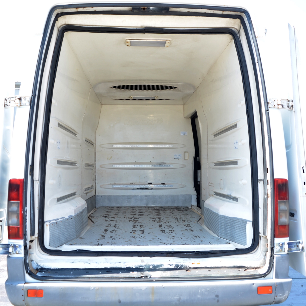 Mercedes Sprinter 313 2.2CDI 95 киловата. 130 конски сили. Код на мотора 903662.Ръчна скоростна кутия 5 степенна. 15 цолови джанти