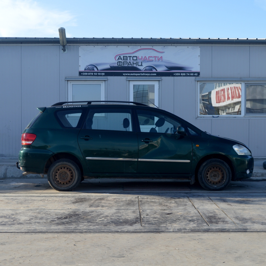 Toyota Avensis Verso 2.0 D 85 киловата 116 конски сили. Код на мотора 1CD. Ръчна скоростна кутия 5 степенна.