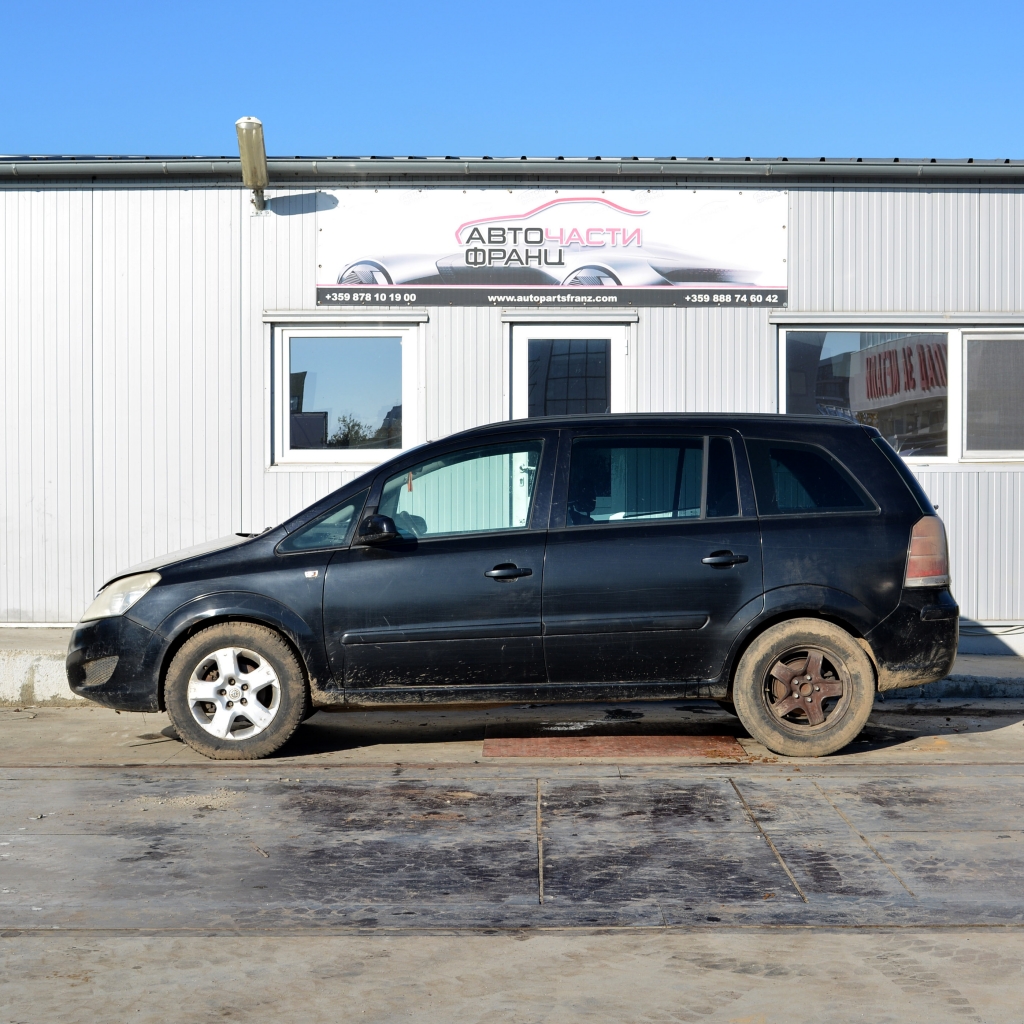 Opel Zafira B 1.6 i 77 киловата 105 конски сили. Код на мотора Z16XE1. Ръчна скоростна кутия 5 степенна. 16 цолови джанти