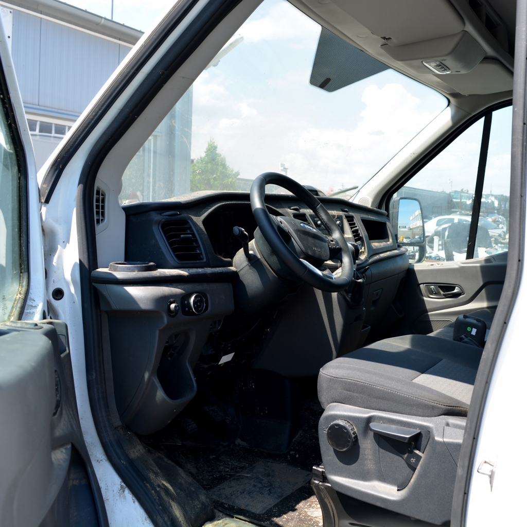 Ford Transit 2.0 EcoBlue 96 киловата 130 конски сили. Код на мотора BKFB.Ръчна скоростна кутия 6 степенна. 16 цолови джанти