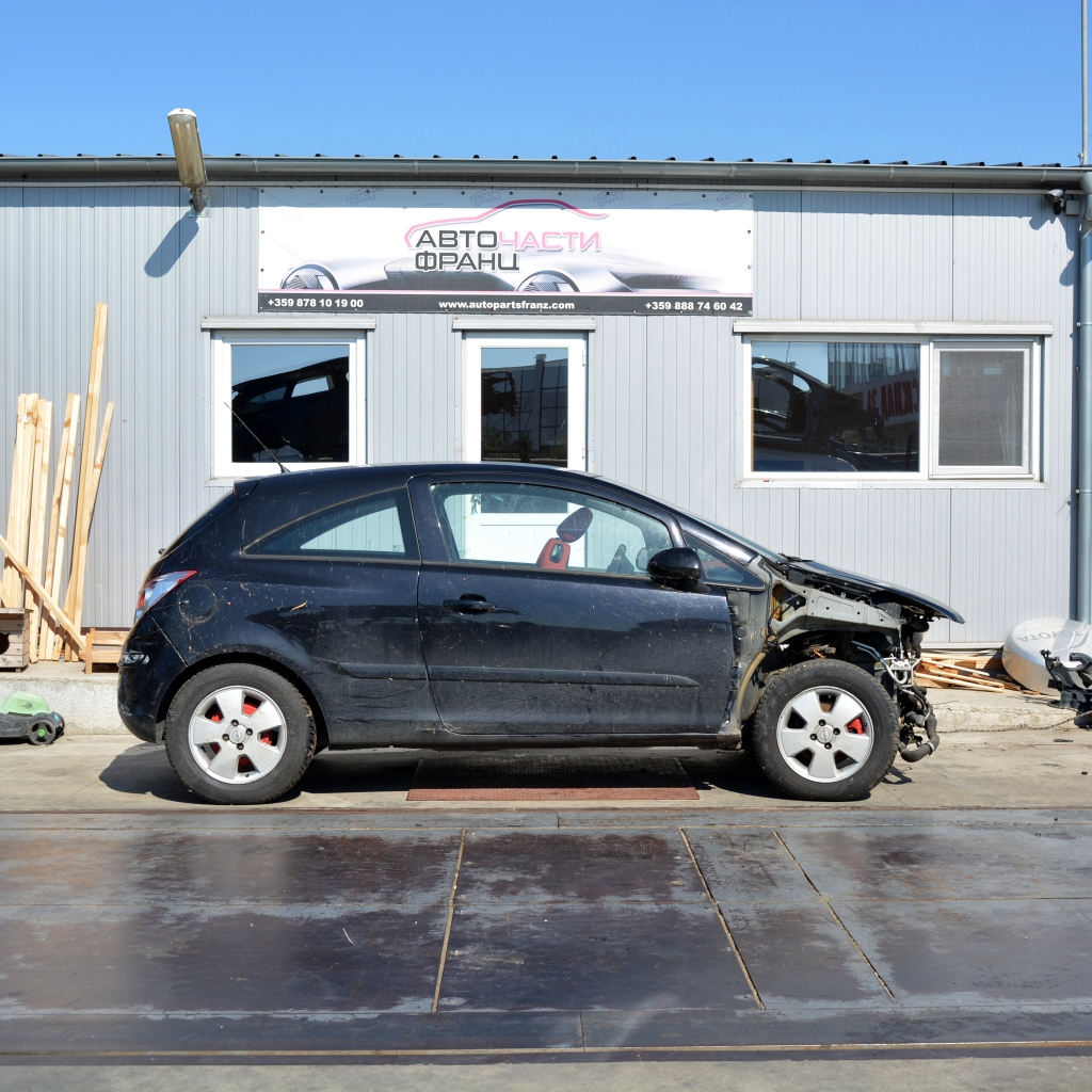Opel Corsa D 1.3 CDTI 66 киловата 90 конски сили. Код на мотора Z13DTH. Ръчна скоростна кутия 6 степенна. Алуминиеви джанти 15 цола