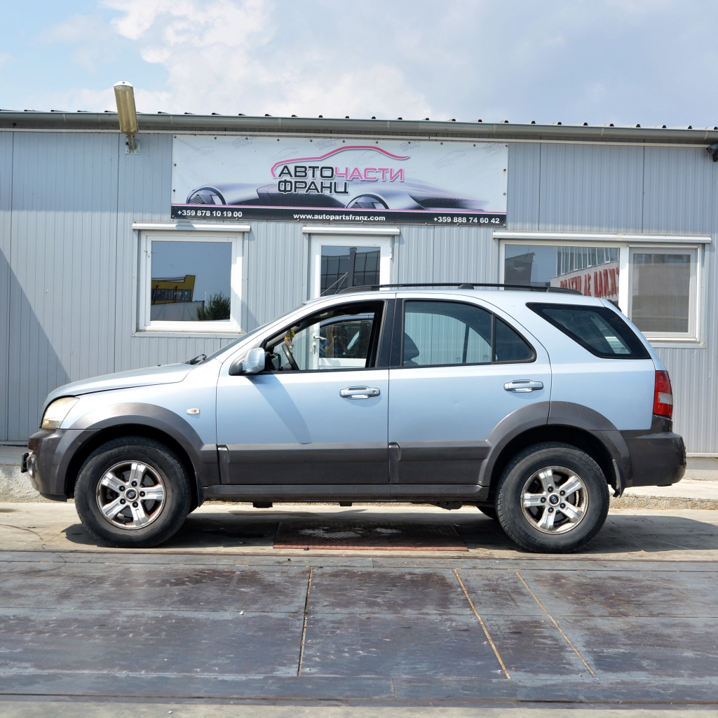 Kia Sorento 2.5 CRDI 103 киловата 140 конски сили. Код на мотора D4CB. 16 цолови джанти. Автоматична скоростна кутия