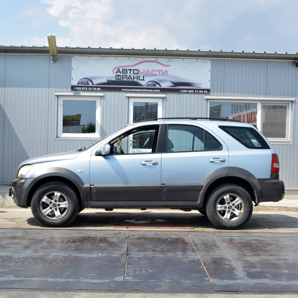 Kia Sorento 2.5 CRDI 103 киловата 140 конски сили. Код на мотора D4CB. 16 цолови джанти. Автоматична скоростна кутия