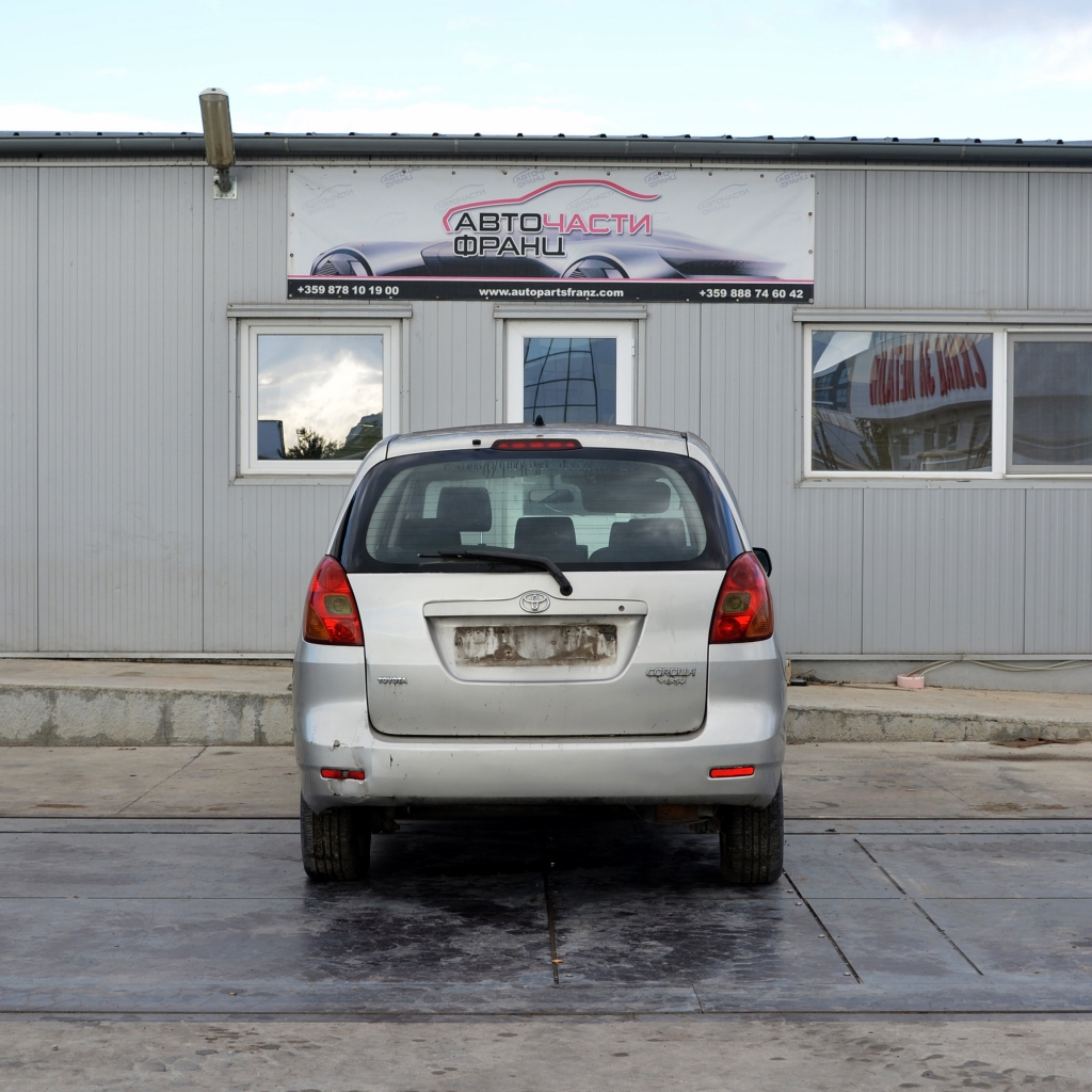 Toyota Corolla Verso 2.0 D-4D 66 киловата 90 конски сили. Код на мотора 1CD. Ръчна скоростна кутия 5 степенна. 15 цолови джанти