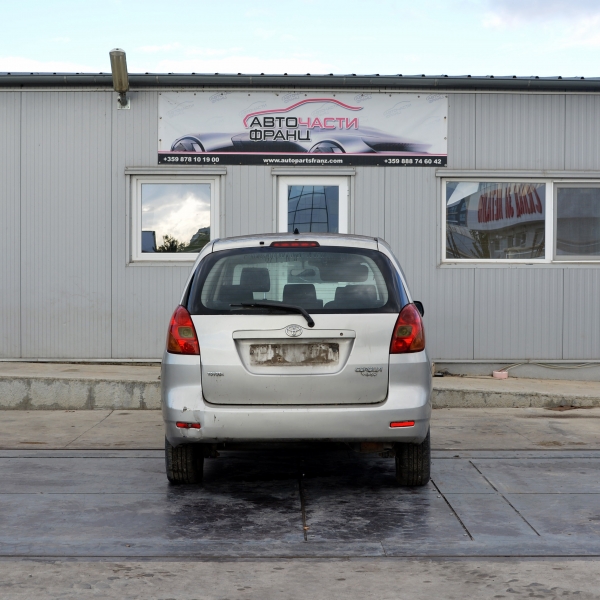 Toyota Corolla Verso 2.0 D-4D 66 киловата 90 конски сили. Код на мотора 1CD. Ръчна скоростна кутия 5 степенна. 15 цолови джанти