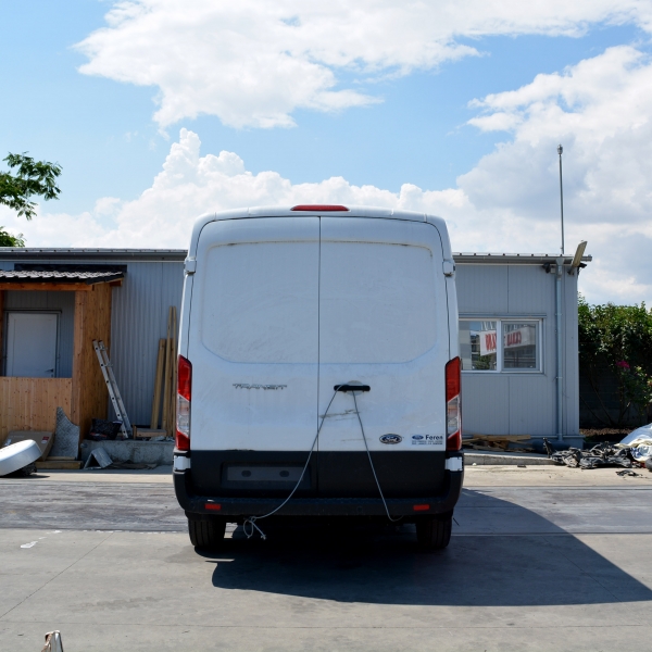 Ford Transit 2.0 EcoBlue 96 киловата 130 конски сили. Код на мотора BKFB.Ръчна скоростна кутия 6 степенна. 16 цолови джанти
