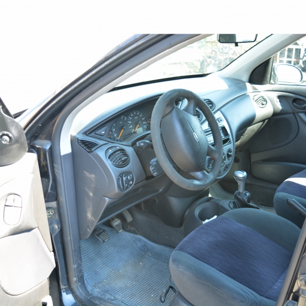 Ford Focus 1.4i 16V 55 киловата 75 конски сили. Код на мотора FXDA. Ръчна скоростна кутия 5 степенна. Алуминиеви джанти 15 цола