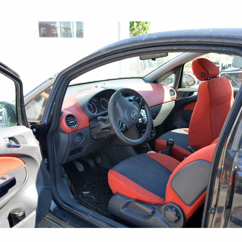 Opel Corsa D 1.3 CDTI 66 киловата 90 конски сили. Код на мотора Z13DTH. Ръчна скоростна кутия 6 степенна. Алуминиеви джанти 15 цола