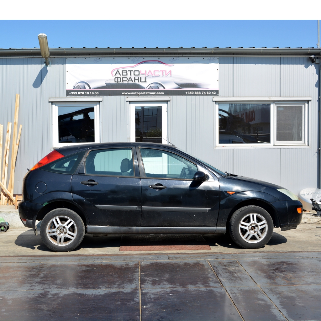 Ford Focus 1.4i 16V 55 киловата 75 конски сили. Код на мотора FXDA. Ръчна скоростна кутия 5 степенна. Алуминиеви джанти 15 цола