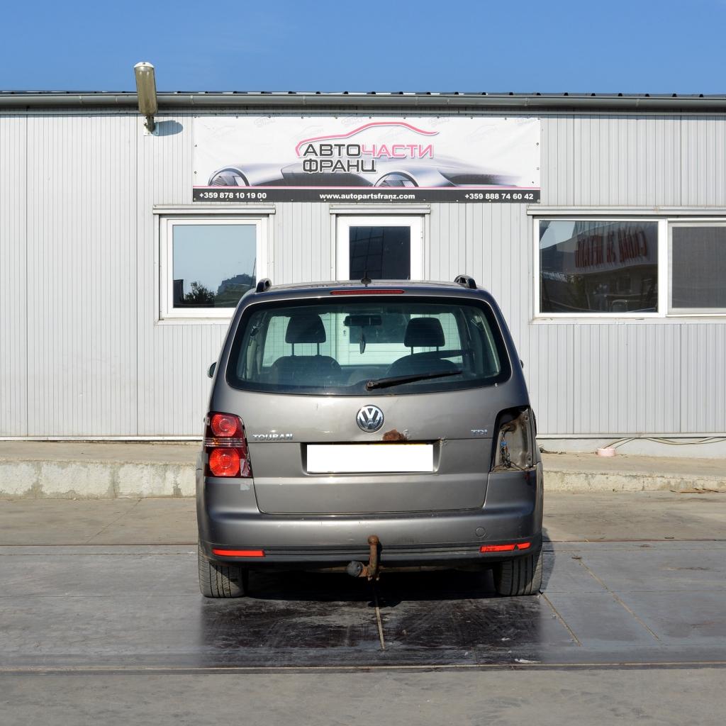 VW Touran 1.9 TDI 77 киловата 105 конски сили. Ръчна скоростна кутия 6 степенна. Код на мотора BXE. 17 цолови джанти