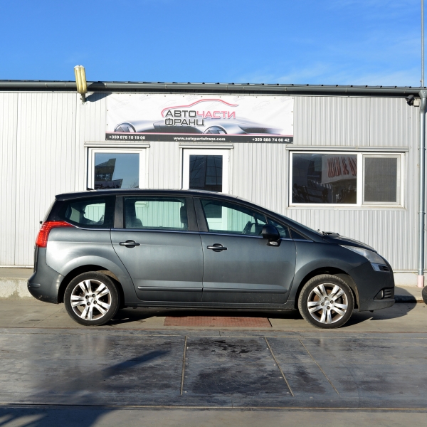 Peugeot 5008 2.0 HDI 110 киловата 150 конски сили. Ръчна скоростна кутия 6 степенна. Код на мотора RHE. 17 цолови джанти