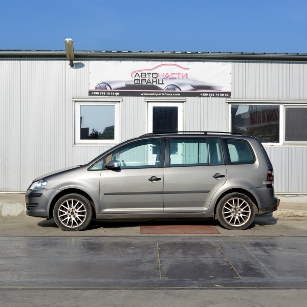 VW Touran 1.9 TDI 77 киловата 105 конски сили. Ръчна скоростна кутия 6 степенна. Код на мотора BXE. 17 цолови джанти