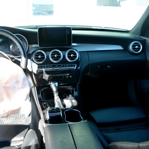 Mercedes C class W205 AMG optik 180 CDI 85 киловата 116 конски сили. Код на мотора R9MA50. Ръчна скоростна кутия 6 степенна. 17 цолови джанти