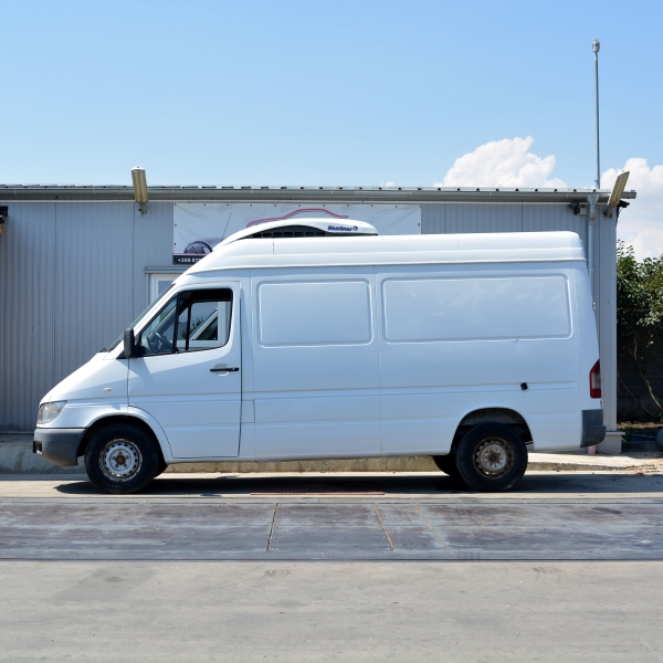 Mercedes Sprinter 313 2.2CDI 95 киловата. 130 конски сили. Код на мотора 903662.Ръчна скоростна кутия 5 степенна. 15 цолови джанти