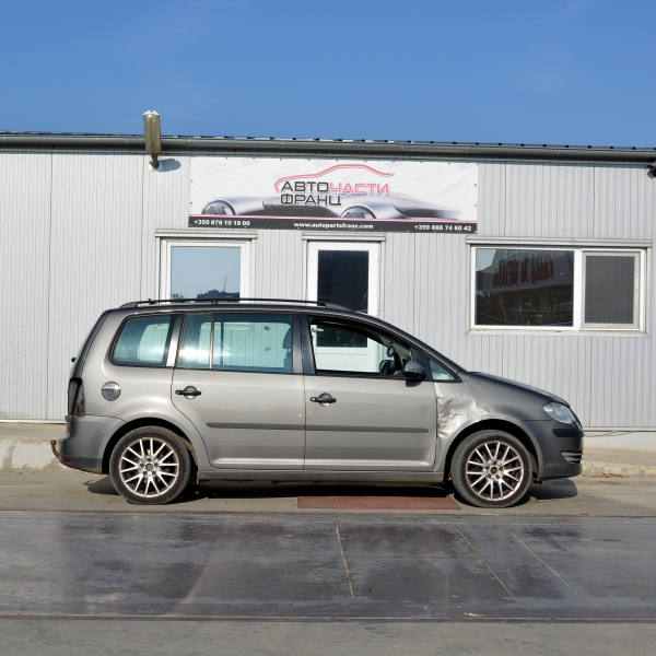 VW Touran 1.9 TDI 77 киловата 105 конски сили. Ръчна скоростна кутия 6 степенна. Код на мотора BXE. 17 цолови джанти