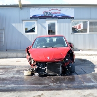 Peugeot 208 1.2 VTI 60 киловата 82 конски сили. Код на мотора HMZ. Автоматична скоростна кутия.