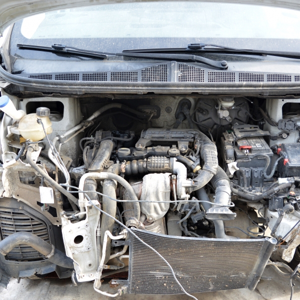 Toyota Proace 1.6 D4d 70 киловата 95 конски сили. Ръчна скоростна кутия 5 степенна. Код на мотора BH01. 16 цолови джанти.