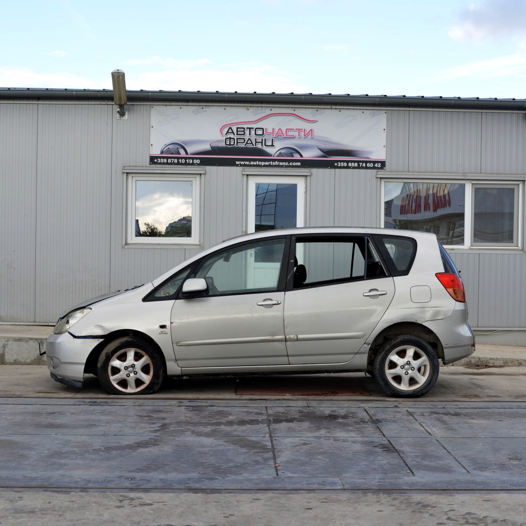 Toyota Corolla Verso 2.0 D-4D 66 киловата 90 конски сили. Код на мотора 1CD. Ръчна скоростна кутия 5 степенна. 15 цолови джанти