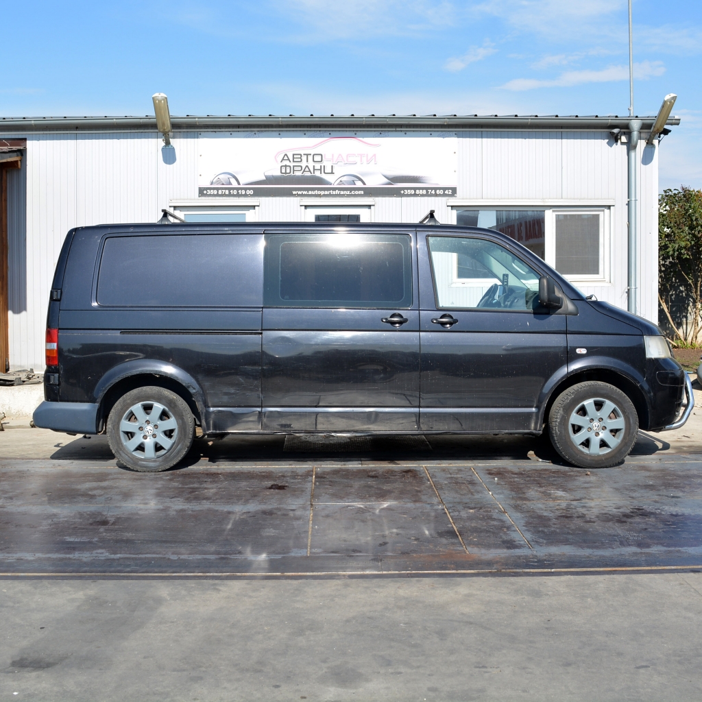 VW Transporter 2.5 TDI 96 киловата 130 конски сили. Автоматична скоростна кутия. 16 цолови джанти.