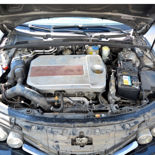 Alfa Romeo 159 1.9JTD 16V 110 киловата 150 конски сили. Ръчна скоростна кутия 6 степенна. Алуминиеви джанти 16 цола