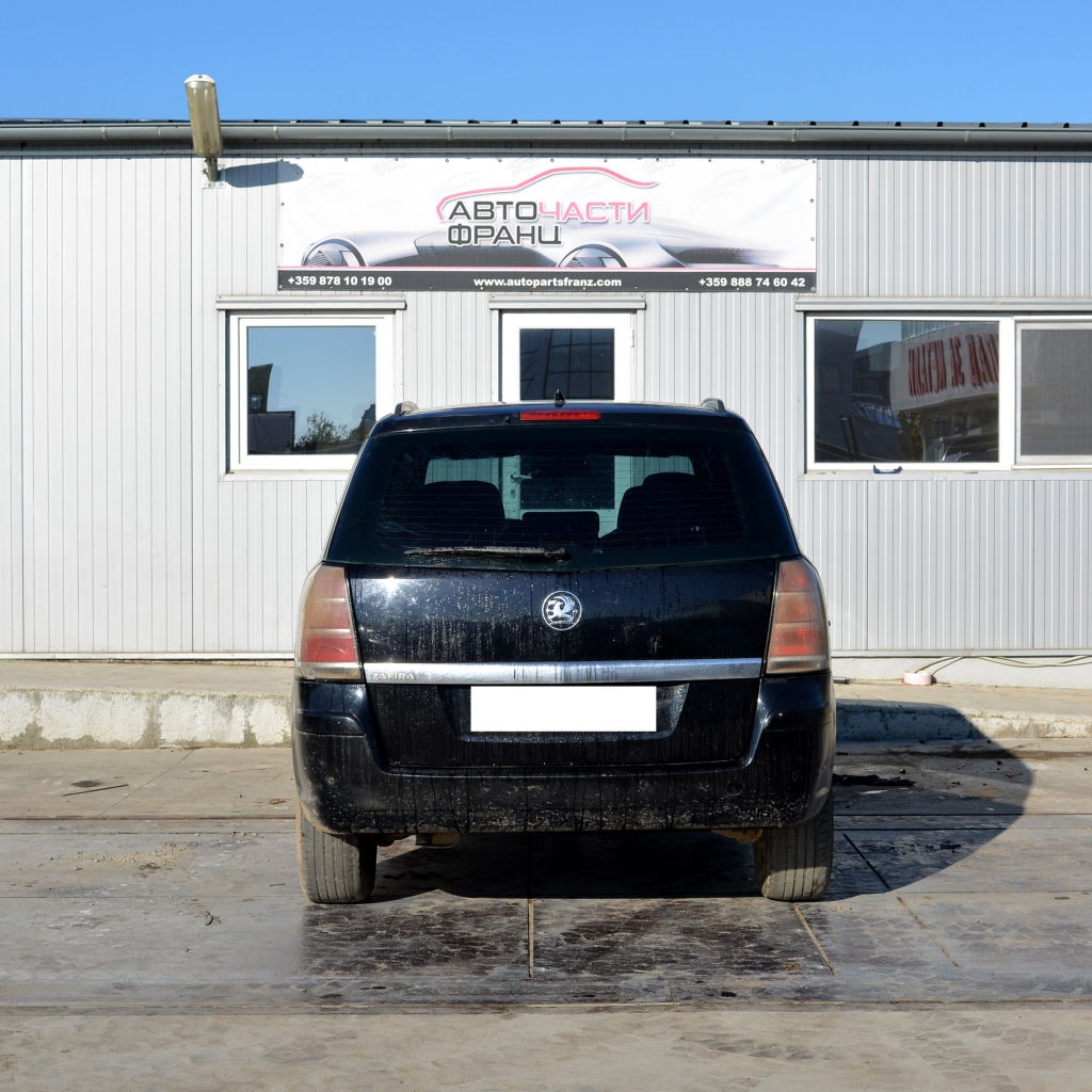 Opel Zafira B 1.6 i 77 киловата 105 конски сили. Код на мотора Z16XE1. Ръчна скоростна кутия 5 степенна. 16 цолови джанти
