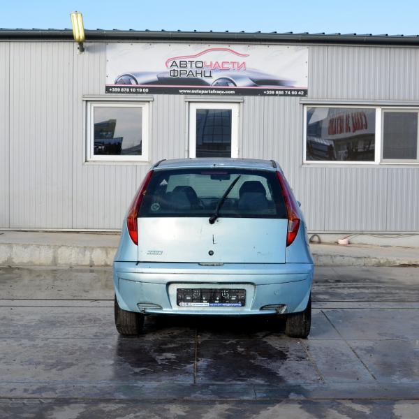Fiat Punto 1.8 i 96 киловата 130 конски сили. Код на мотора 183А1000. Ръчна скоростна кутия 6 степенна.15 цолови джанти.