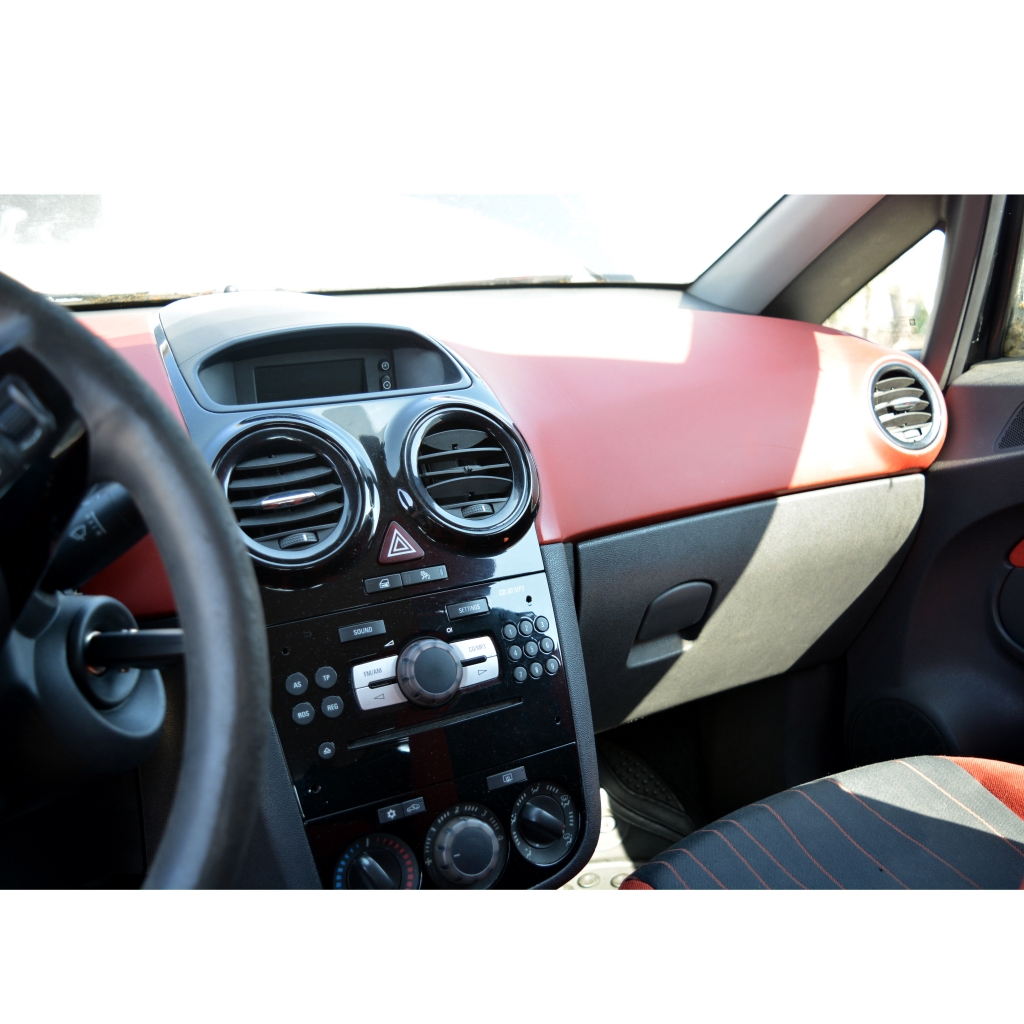 Opel Corsa D 1.3 CDTI 66 киловата 90 конски сили. Код на мотора Z13DTH. Ръчна скоростна кутия 6 степенна. Алуминиеви джанти 15 цола