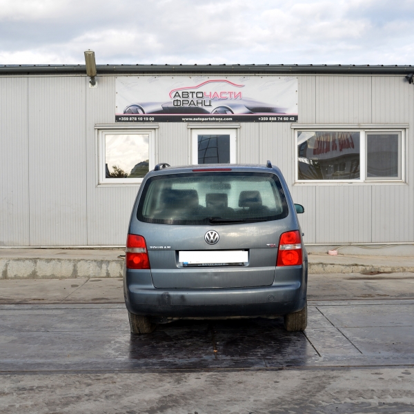 VW Touran 2.0 TDI 100 киловата 136 конски сили. Ръчна скоростна кутия 6 степенна. Код на мотора AZV. 15 цолови джанти