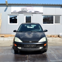 Ford Focus 1.4i 16V 55 киловата 75 конски сили. Код на мотора FXDA. Ръчна скоростна кутия 5 степенна. Алуминиеви джанти 15 цола