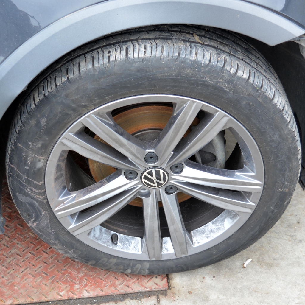 VW Passat VIII Alltrack facelift 2.0 TDI 147 киловата 190 конски сили. Автоматична скоростна кутия.18 цолови джанти