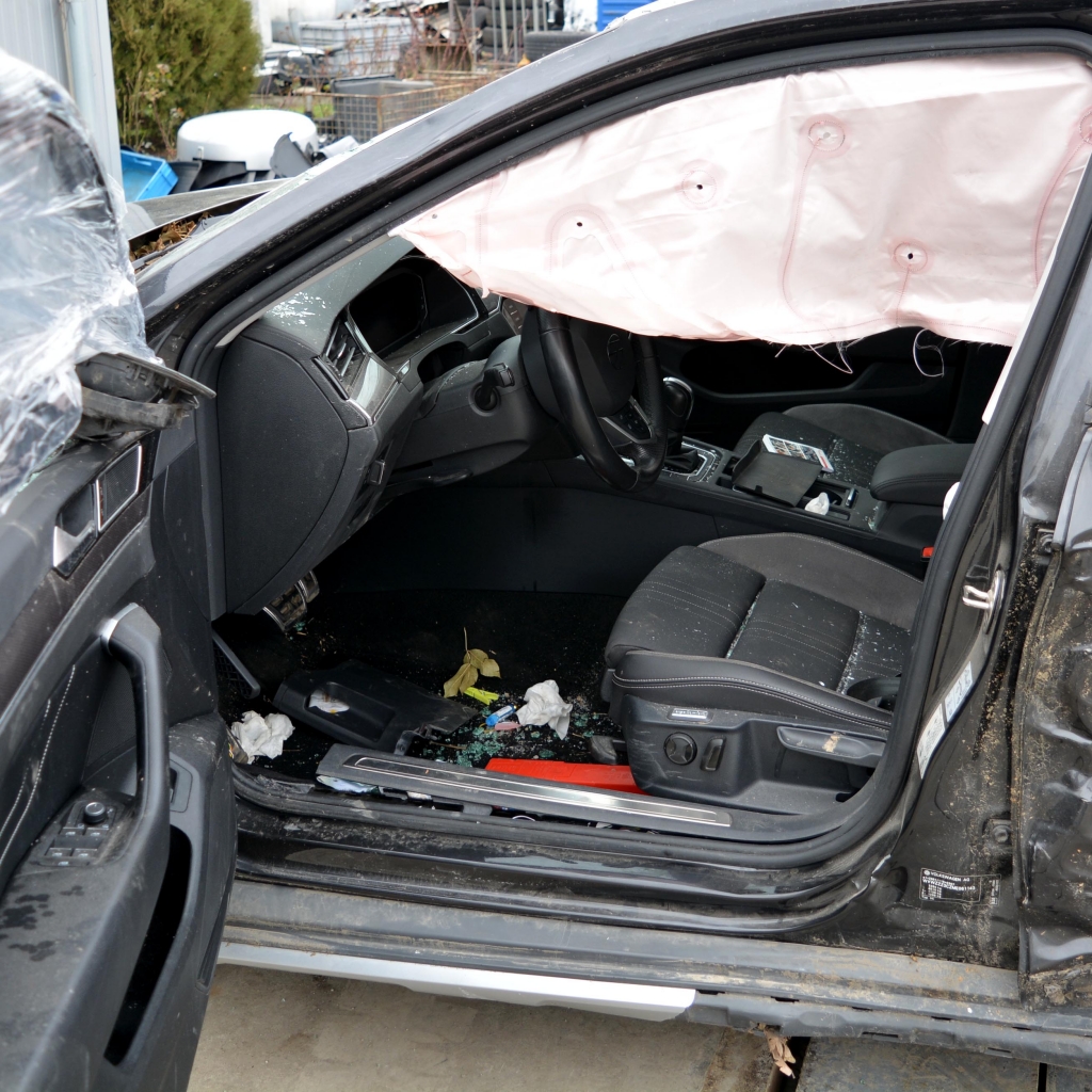 VW Passat VIII Alltrack facelift 2.0 TDI 147 киловата 190 конски сили. Автоматична скоростна кутия.18 цолови джанти