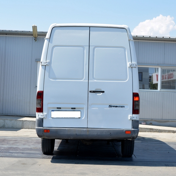 Mercedes Sprinter 313 2.2CDI 95 киловата. 130 конски сили. Код на мотора 903662.Ръчна скоростна кутия 5 степенна. 15 цолови джанти