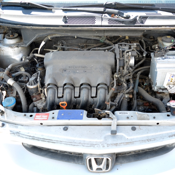 Honda Jazz 1.3 i 61 киловата 83 конски сили. Код на мотора L13A1. 14 цолови джанти