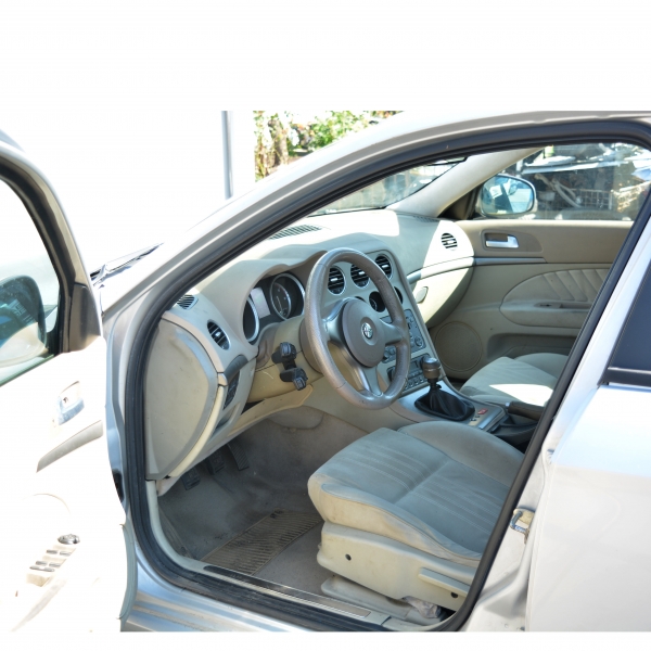 Alfa Romeo 159 1.9JTD 16V 110 киловата 150 конски сили. Ръчна скоростна кутия 6 степенна. Алуминиеви джанти 16 цола